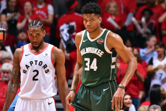 齐鲁雄鹿队险胜胶东雄鹿队，橄榄球巡回赛上演关键失误成转折！传控打穿防线(山东男篮引进外援)