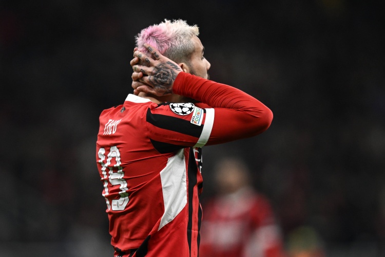 爱游戏体育-里程碑夜费耶诺德伤情更新；意大利杯清晨刷纪录；赛场秩序良好；临场指挥获称赞的简单介绍