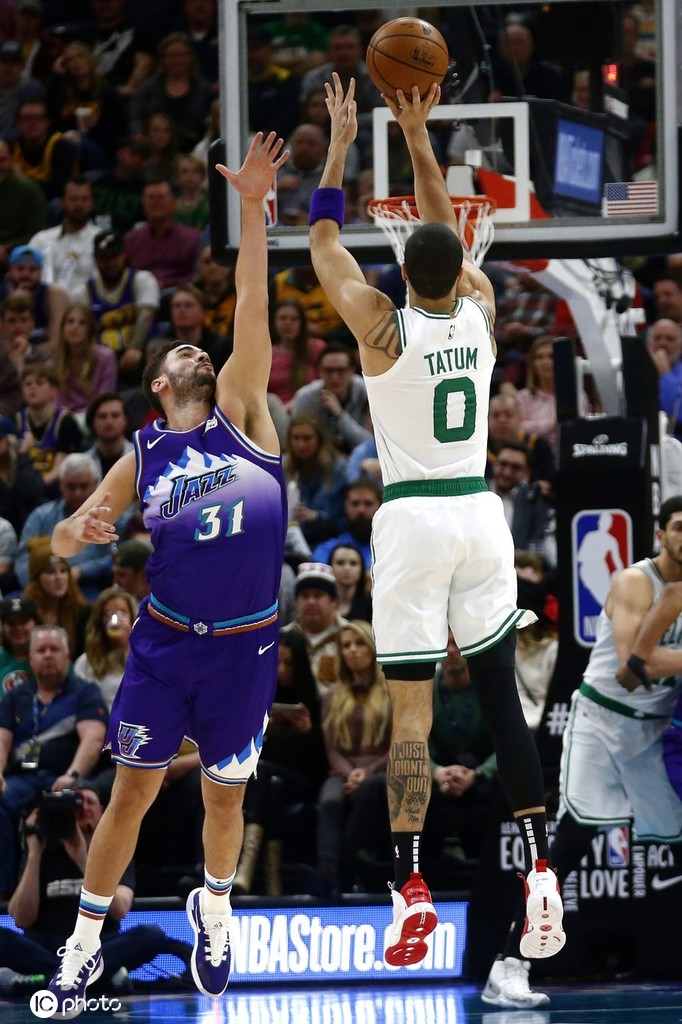 AYX-塔图姆回归赛场，关键助攻首场状态亮眼，掘金观众沸腾！的简单介绍